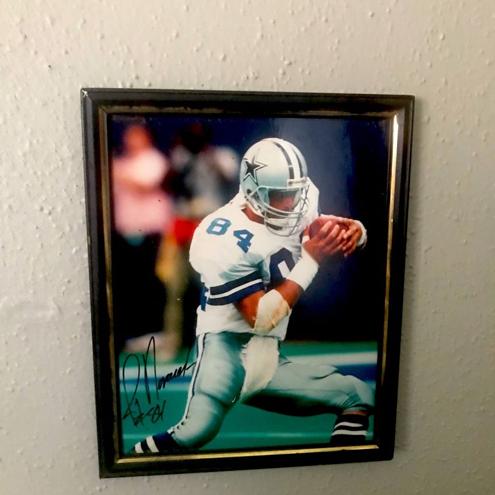 A Signed Jay Novacek PHOTO Career: Games 158 Av 52 Rec 422 YDS 4630 TD’S 30